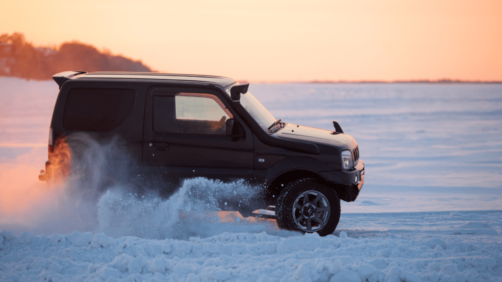 雪道を走る車