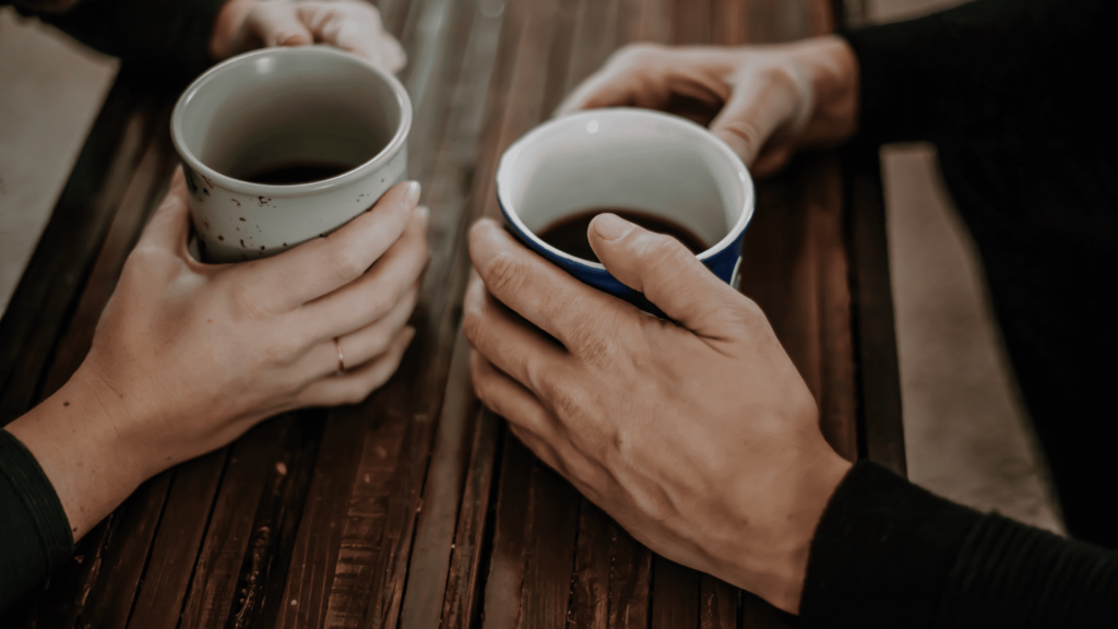 コーヒーを飲む人