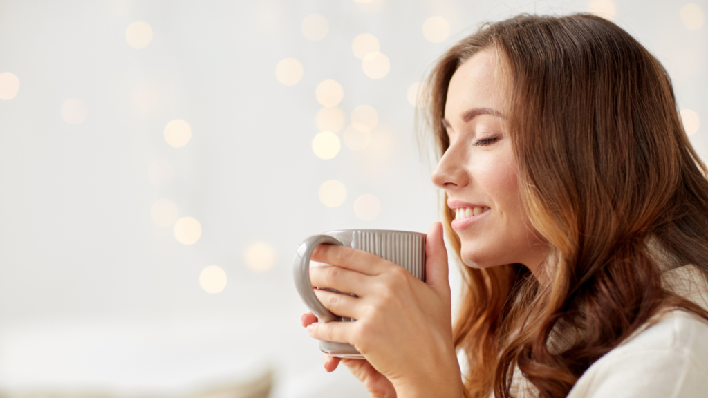 コーヒーを飲む人